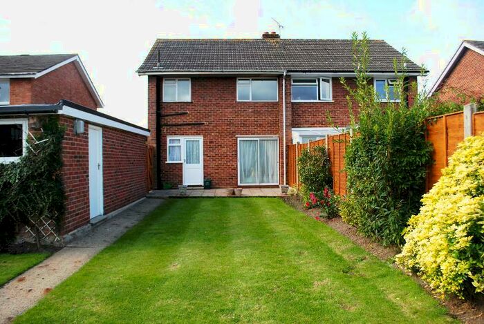 3 Bedroom Semi-Detached House To Rent In Bisley, GU24