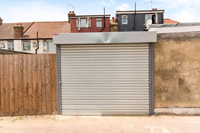 Garage / Parking To Rent In North Circular Road, Neasden, London, NW2