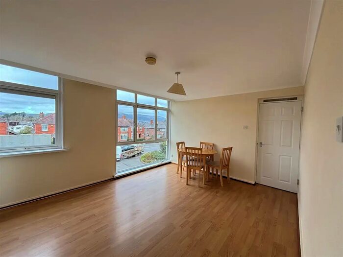 Houses to rent in Dunmurry, BT17, Lisburn