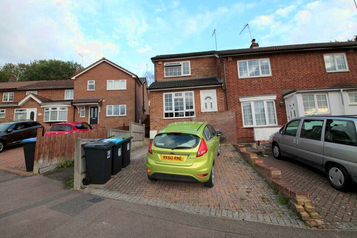 2 Bedroom End Of Terrace House To Rent In Barnacres Road, Hemel Hempstead, HP3