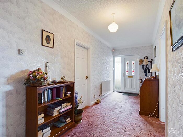 2 Bedroom Detached Bungalow For Sale In Carr Lane, Bonby, DN20