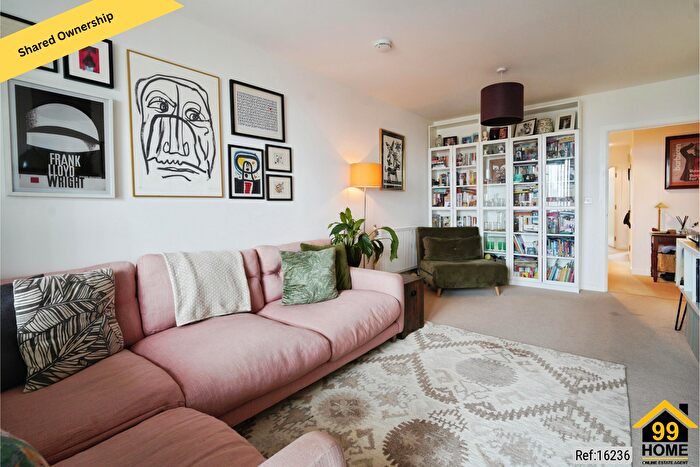 3 Bedroom Flat For Sale In Farlow House, Brixton, SW9