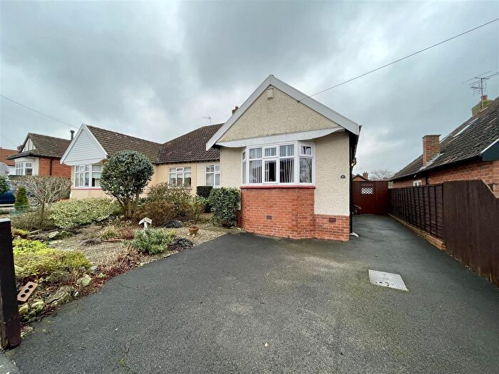 3 Bedroom Bungalow For Sale In Hillside Road, Darlington, DL3