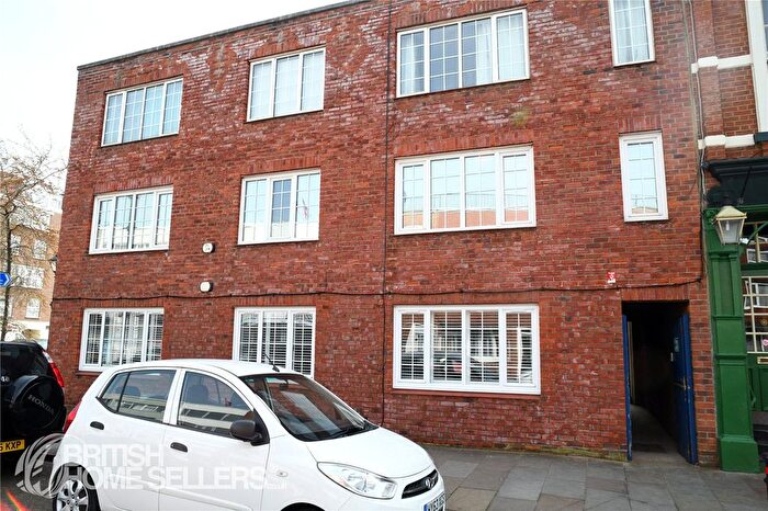 2 Bedroom Flat For Sale In Grand Parade, Portsmouth, Hampshire, PO1