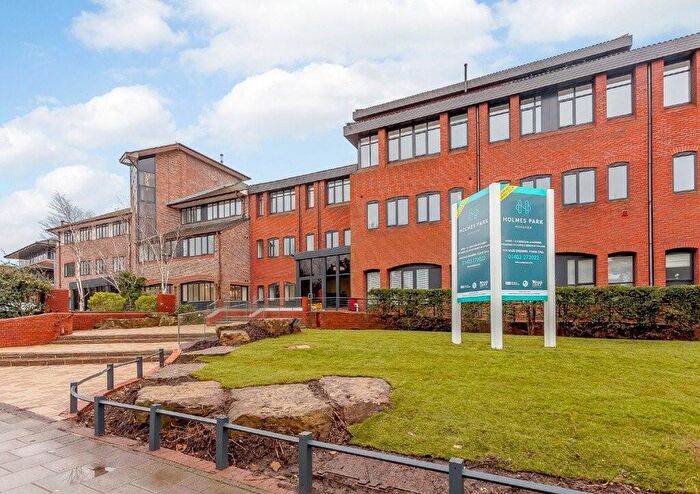 2 Bedroom Flat To Rent In Holmes Park, Horsham, RH12