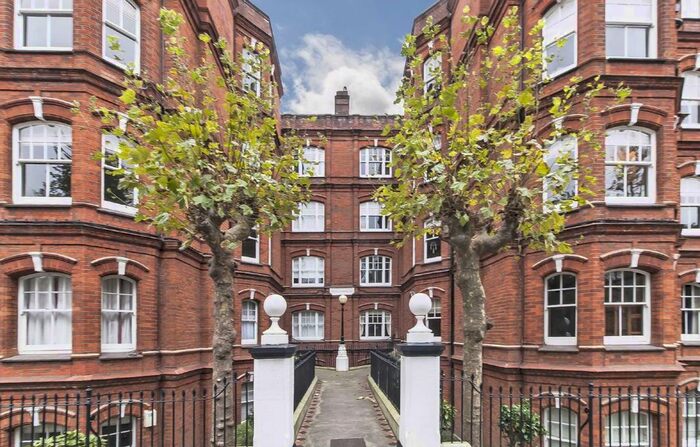 2 Bedroom Flat To Rent In Queen's Club Gardens, London, W14