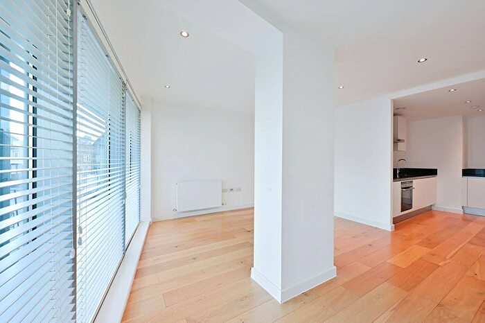 1 Bedroom Flat To Rent In Upper Richmond Road, East Putney, London, SW15
