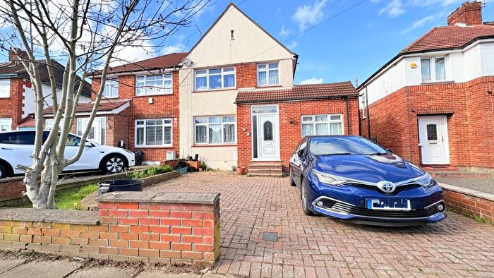 4 Bedroom Semi Detached House For Sale In Woodlands Avenue, Ruislip, HA4