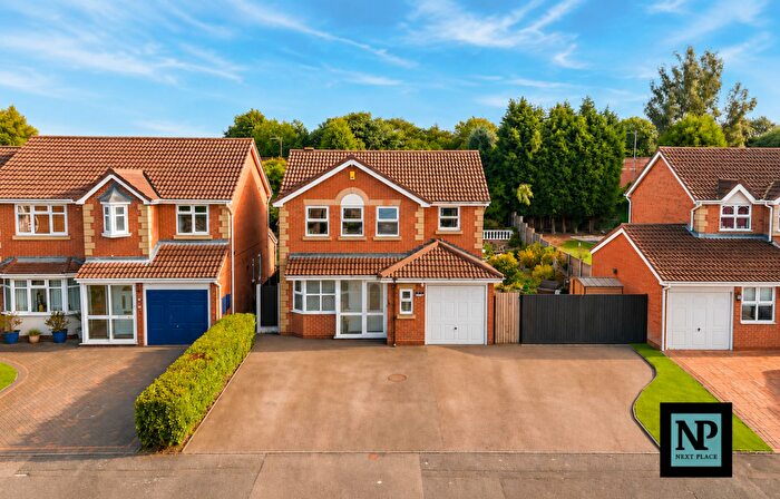 4 Bedroom Detached House For Sale In Lakeland Drive, Wilnecote, B77