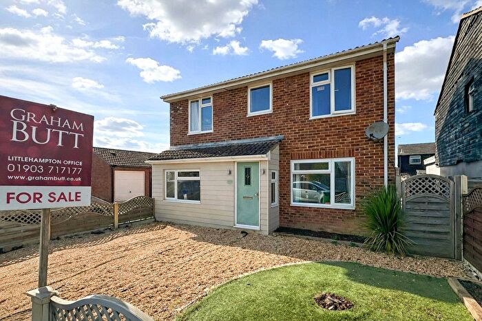 3 Bedroom Detached House For Sale In Windward Close, Littlehampton, West Sussex, BN17