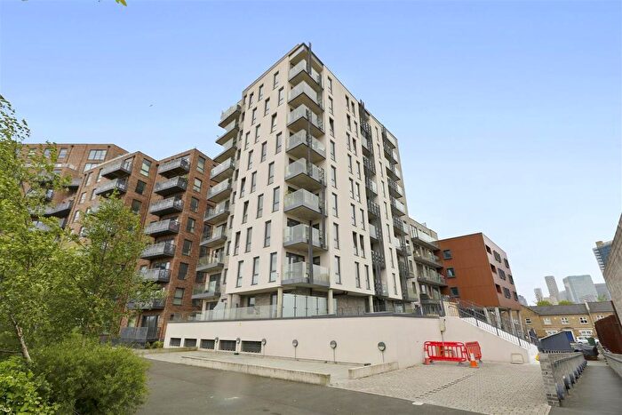 1 Bedroom Flat To Rent In Salcombe Court, St Ives Place, Bow, London, E14