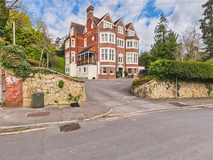 2 Bedroom Flat For Sale In Guildford, Surrey, GU2