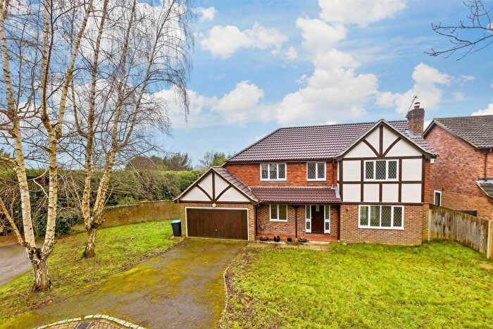 5 Bedroom Detached House For Sale In Kinnibrugh Drive, Dormansland, Surrey, RH7