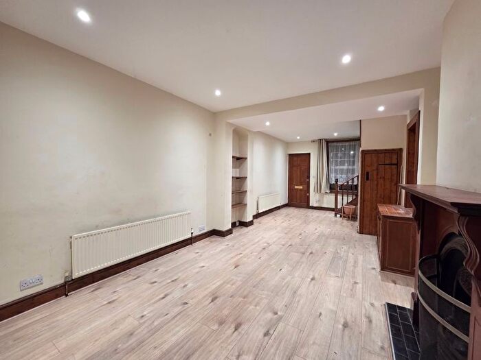 2 Bedroom Property To Rent In Rolleston Road, South Croydon, CR2