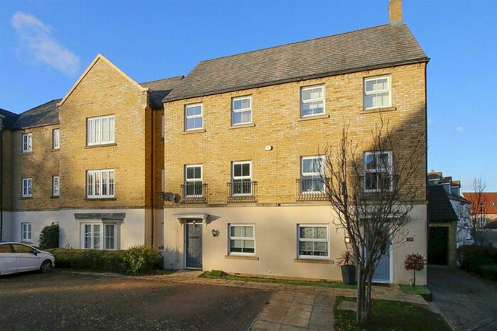 5 Bedroom Town House To Rent In Ripley Close, Kingsmead, Milton Keynes, MK4