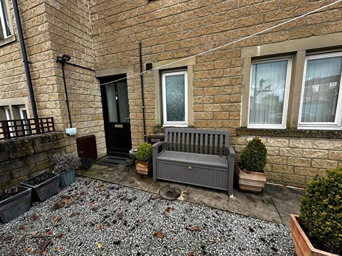 1 Bedroom Flat To Rent In Carn Brae Court, Providence Lane, Oakworth, Keighley, BD22