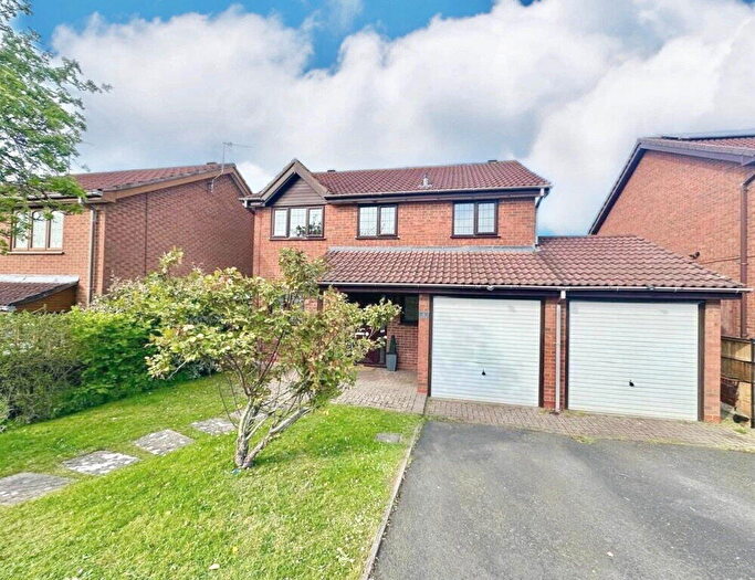 4 Bedroom Detached House For Sale In Lakeside Court, Lakeside, Brierley Hill, DY5