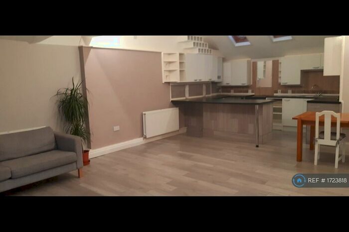 1 Bedroom Bungalow To Rent In Salisbury Street, Hadfield, Glossop, SK13