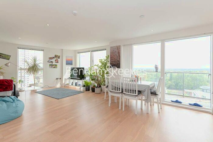 3 Bedroom Flat To Rent In Pump House Crescent, Brentford, TW8