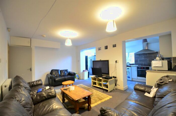 8 Bedroom Detached House To Rent In Elmdon Road, Selly Park, Birmingham, B29