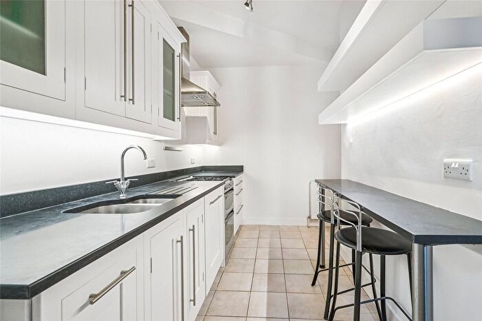 2 Bedroom Flat To Rent In Prince Of Wales Mansions, Prince Of Wales Drive, London, SW11