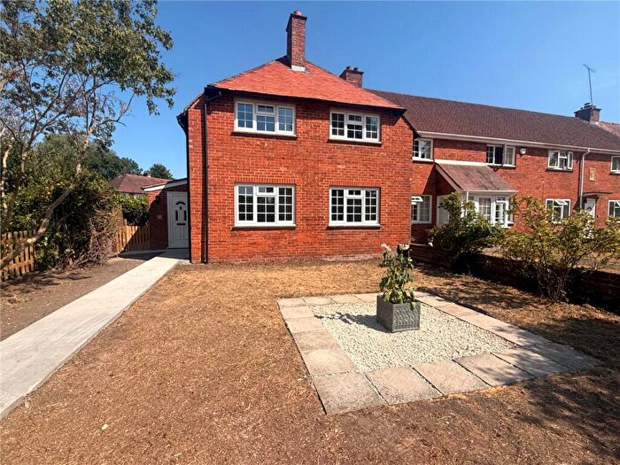 3 Bedroom End Of Terrace House For Sale In Lansdowne Close, Romsey, Hampshire, SO51