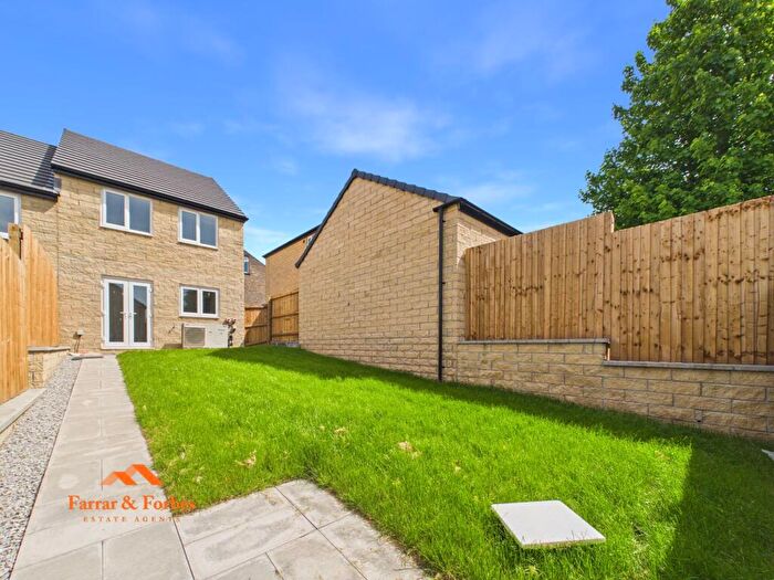 3 Bedroom Semi-Detached House To Rent In New Road, Earby, BB18