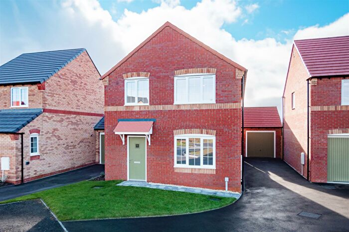 4 Bedroom Detached House To Rent In Spring Mill, Whitworth, OL12