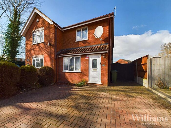 2 Bedroom Semi-Detached House For Sale In Alderson Close, Aylesbury, HP19