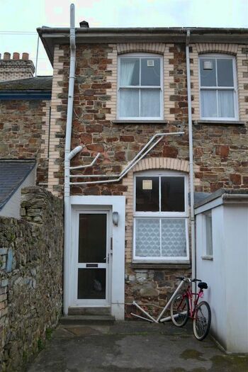 1 Bedroom Flat To Rent In Portland Street, Barnstaple, EX32