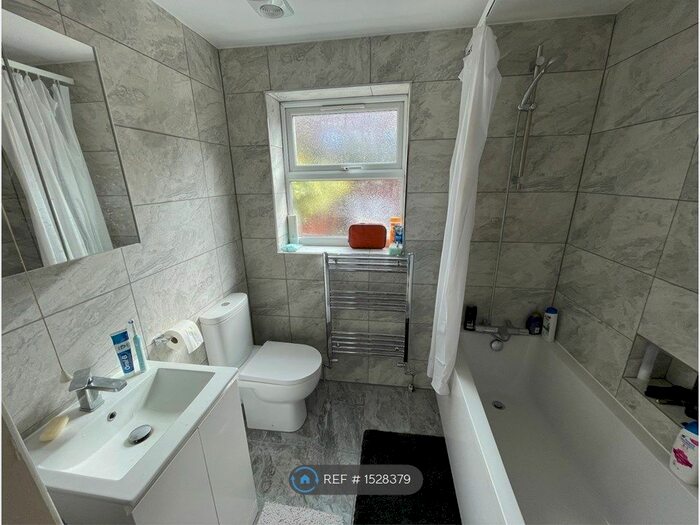 6 Bedroom Terraced House To Rent In Pitcroft Avenue, Reading, RG6