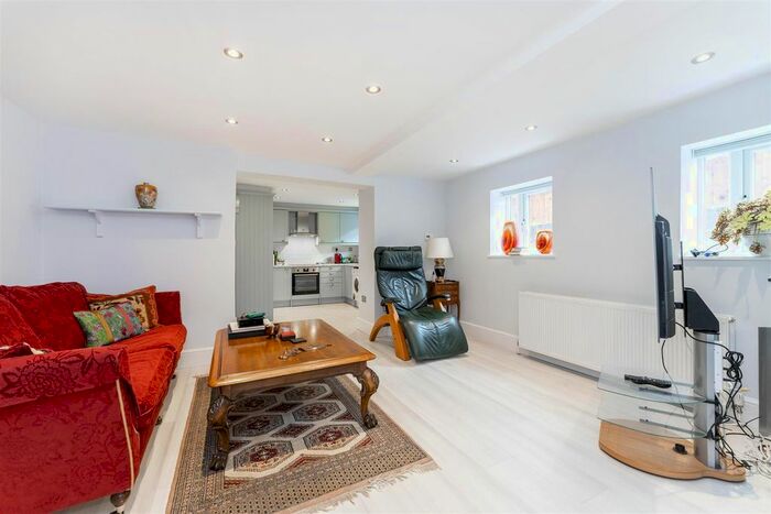 3 Bedroom Flat To Rent In St Marys Road, Ealing, W5