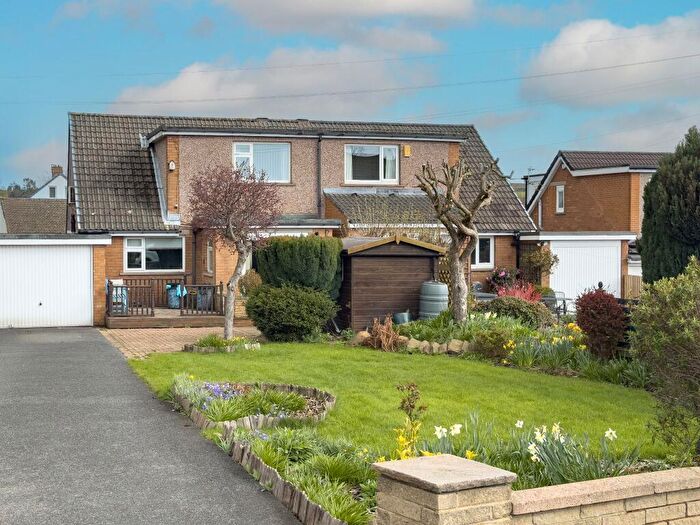 3 Bedroom Semi-Detached House For Sale In Smith House Lane, Lightcliffe, HX3