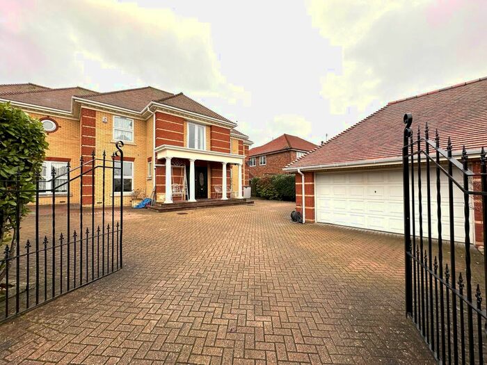 5 Bedroom Detached House To Rent In The Maples, Waltham Cross, EN7