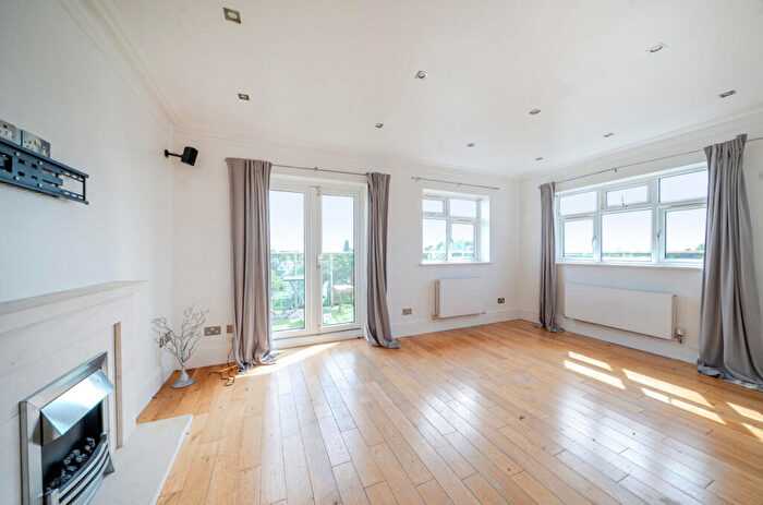 2 Bedroom Penthouse To Rent In Wilesden Lodge, Brondesbury, NW6