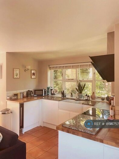 2 Bedroom Maisonette To Rent In South Town, Kenton, Exeter, EX6