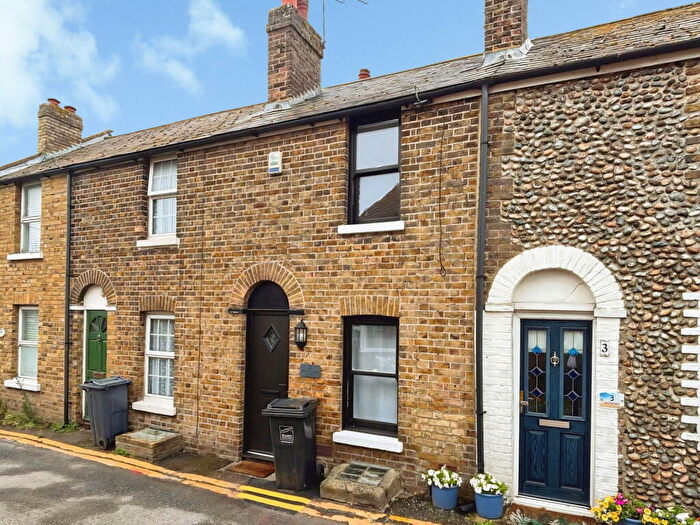 2 Bedroom Cottage To Rent In Mill Row, Birchington, CT7
