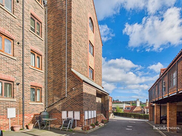 2 Bedroom Flat For Sale In Mount Square, Whitby, YO21