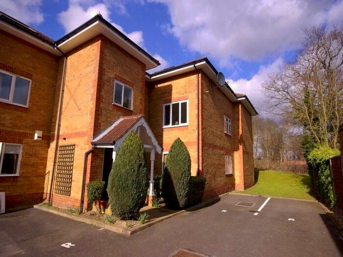 1 Bedroom Apartment To Rent In Oakwood Road, Bricket Wood, St. Albans, AL2