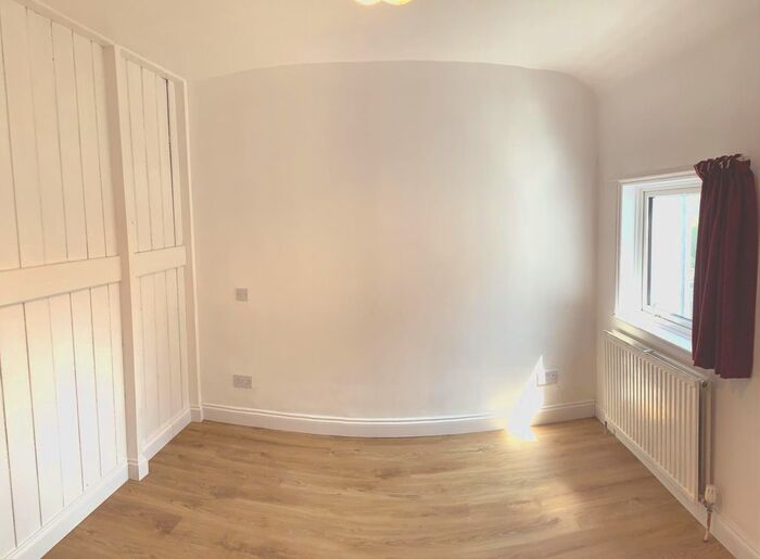 3 Bedroom Semi-Detached House To Rent In Pineapple Road, Amersham, HP7