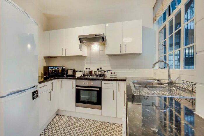 2 Bedroom Flat To Rent In Park Road, St John's Wood, London, NW8