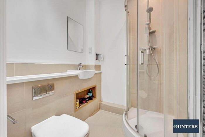 2 Bedroom Apartment To Rent In Kingsland Road, Shoreditch, E2