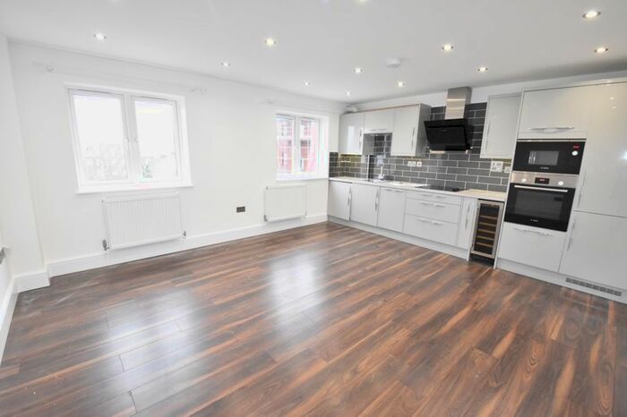 3 Bedroom Flat To Rent In Napier Road, Luton, LU1