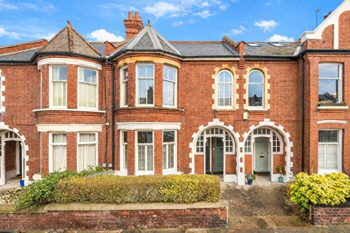 2 Bedroom Flat For Sale In Fieldhouse Road, Balham, SW12