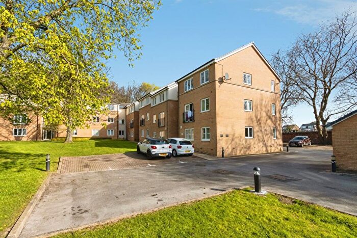 2 Bedroom Flat For Sale In Oak Tree Lane, Leeds, LS14