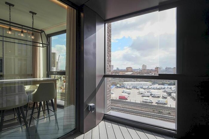 2 Bedroom Flat To Rent In Charles Clowes Walk, London, SW8
