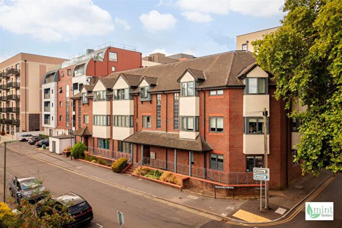 2 Bedroom Apartment For Sale In Lavender Park Road, West Byfleet, KT14