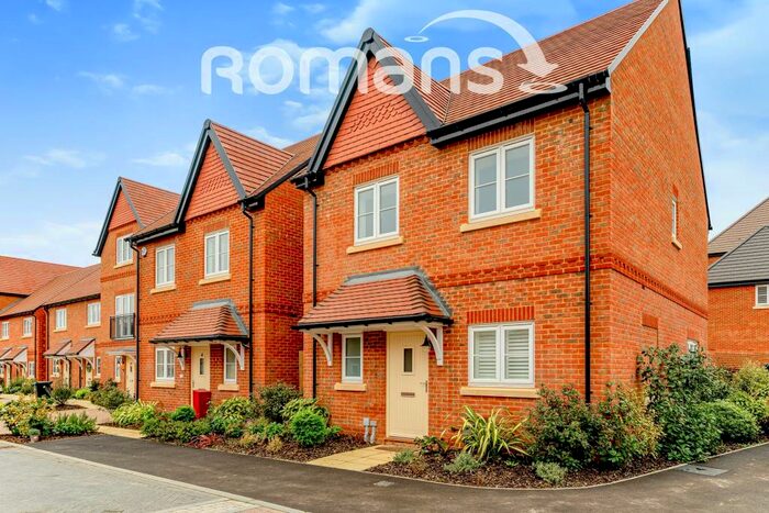 3 Bedroom Detached House To Rent In Field Maple Gardens, HP10