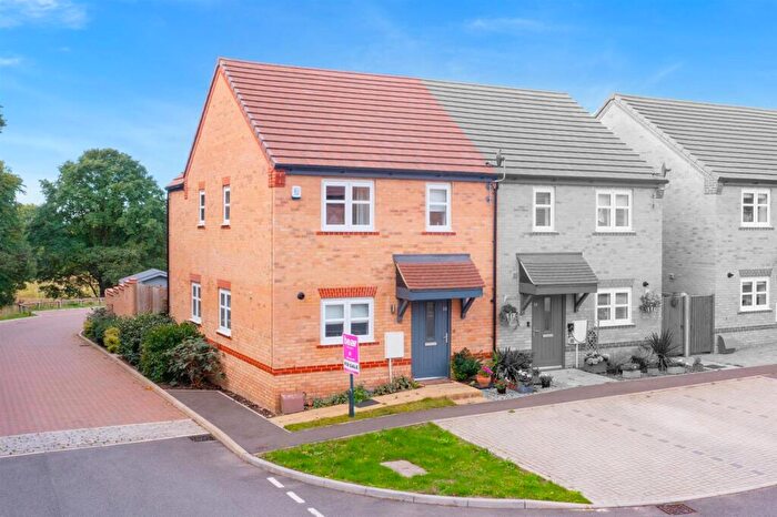 3 Bedroom Semi Detached House For Sale In Augusta Drive, Hockley, SS5