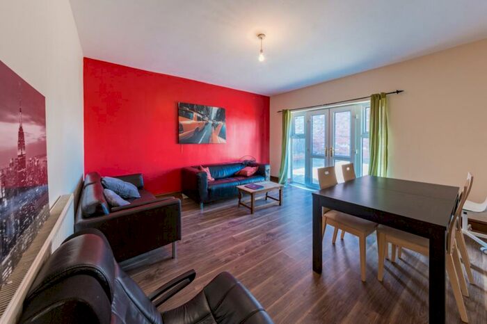 6 Bedroom Semi-Detached House To Rent In Grimthorpe Terrace, Leeds, LS6